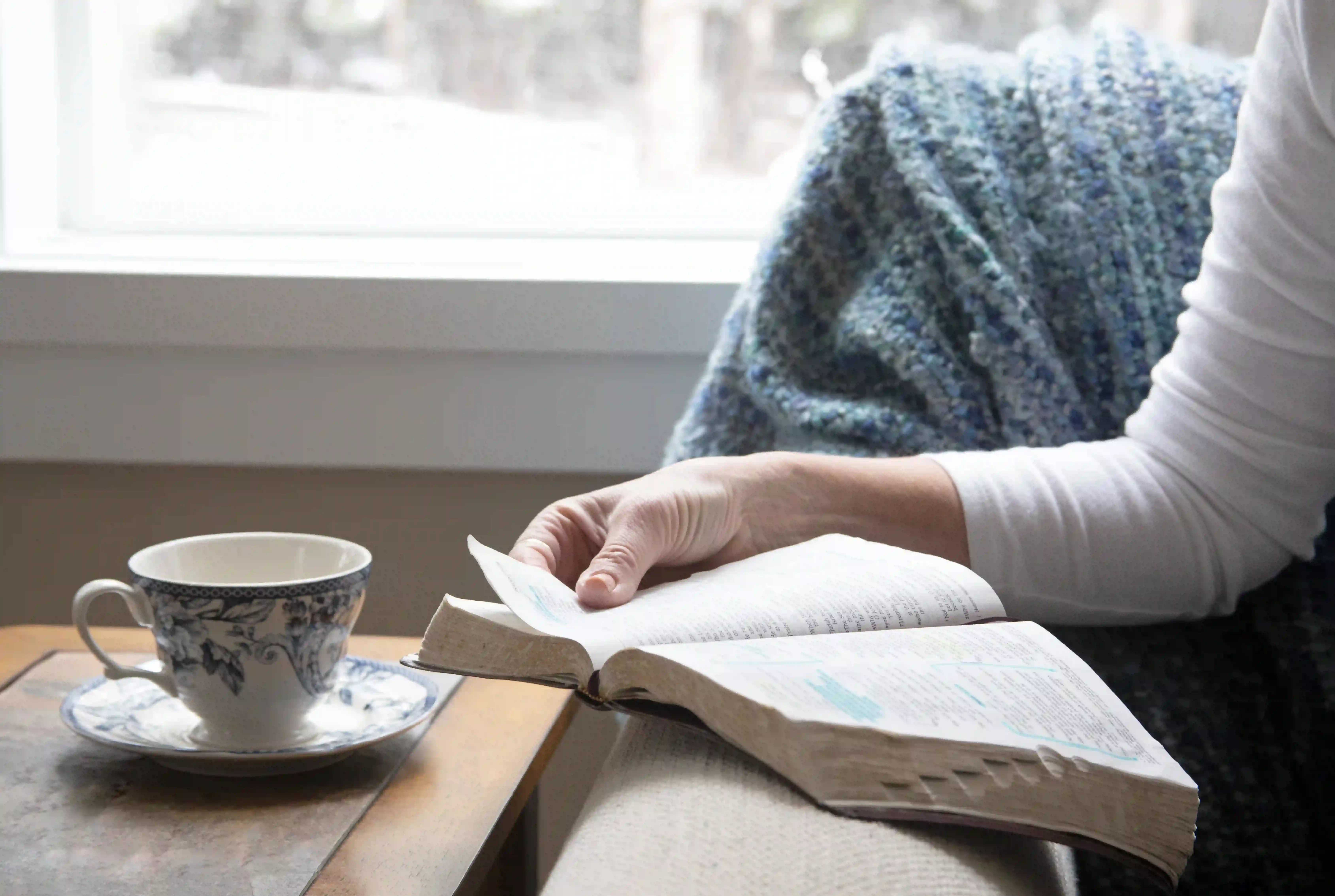 Women reading the Bible